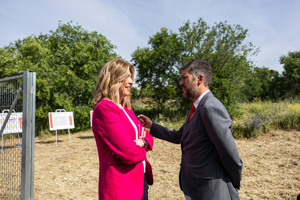 La alcaldesa durante la visita a la parcela donde se ubicará el nuevo complejo judicial