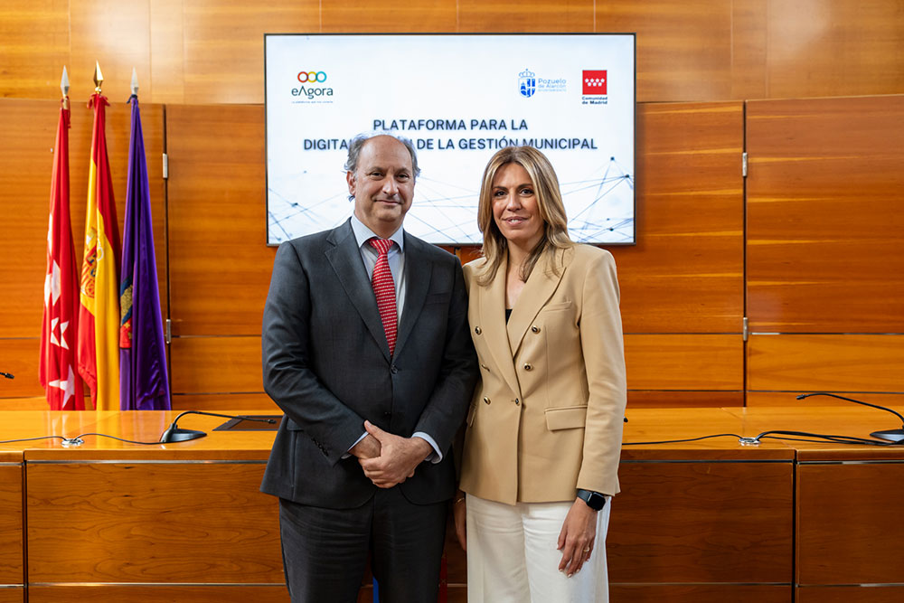 La alcaldesa en la presentación de la app Ágora