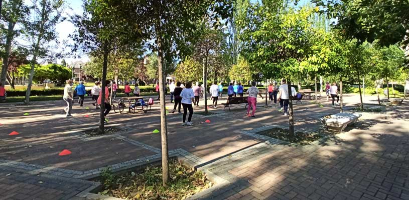 Pozuelo de Alarcón organiza sesiones de actividad física al aire libre para los mayores de la ciudad