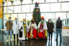 Los Reyes Magos junto a la alcaldesa de Pozuelo en el Hospital Quirón Pozuelo