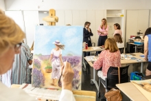 Visita a los talleres de pintura de mayores