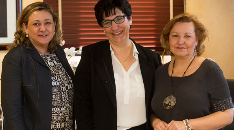 La alcaldesa junto a la comisaria jefe de la Policía Nacional y la fiscal del Partido Judicial Pozuelo - Majadahonda.