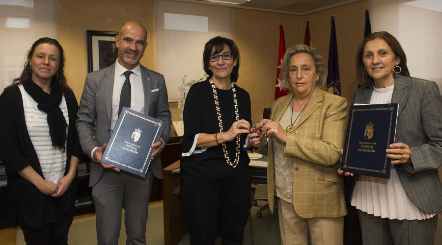 Acto de entrega de llaves y firma de convenio con Cruz Roja