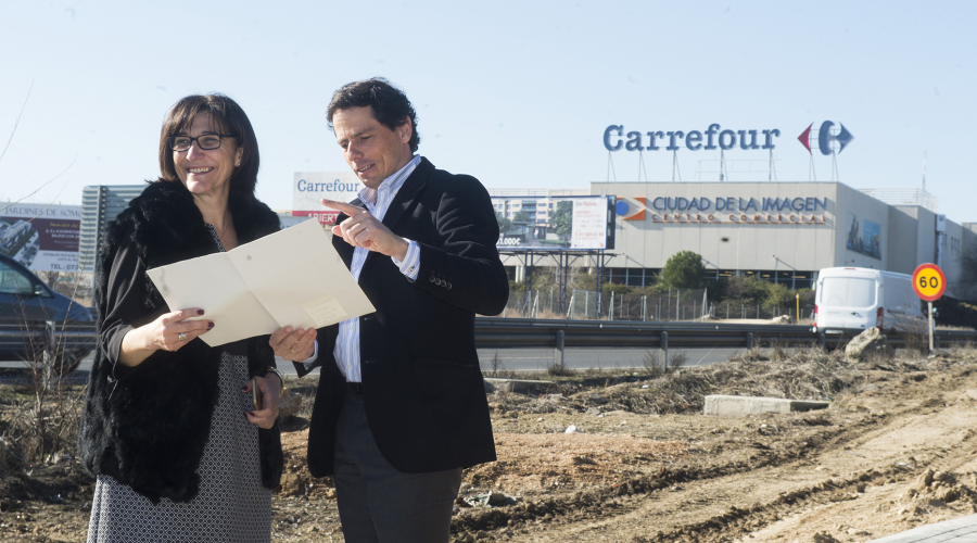 La alcaldesa visita las obras con el concejal de obras