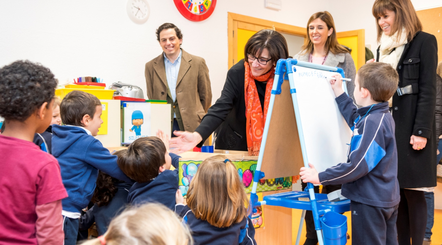 La alcaldesa visita la finalización de las obras del Colegio San José Obrero