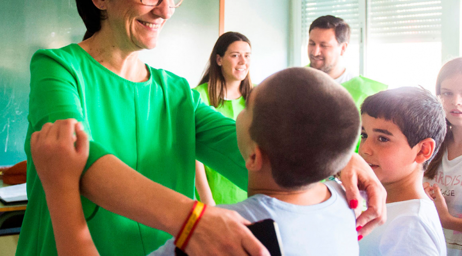 La alcaldesa de Pozuelo de Alarcón, Susana Pérez Quislant, visita Summer School