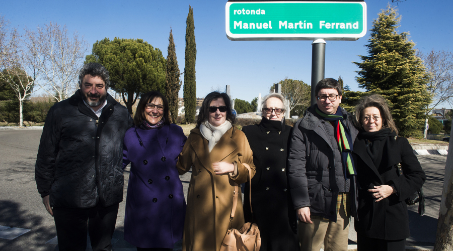La alcaldesa y los familiares de Manuel Martín Ferrand