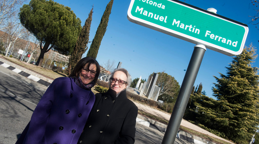 El Ayuntamiento reconoce la figura del periodista Manuel Martin Ferrand con un concurso de ensayos que llevará su nombre