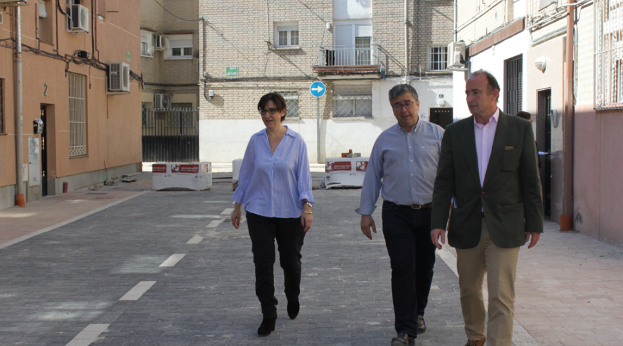 Susana Pérez Quislant visita las obras de la calle Las Flores