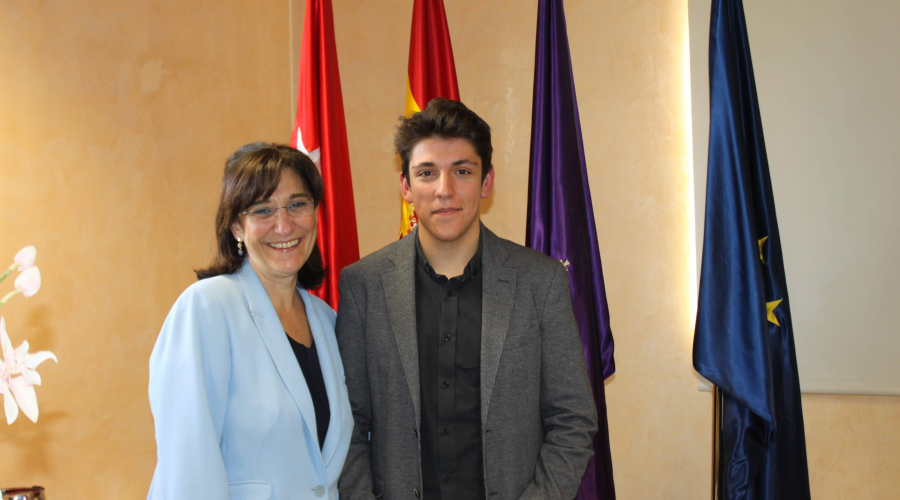 La alcaldesa felicita al estudiante de Pozuelo que participará en la próxima Olimpiada Iberoamericana de Biología que se celebrará en Ecuador