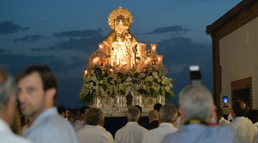 La procesión de la Virgen por las calles de la ciudad