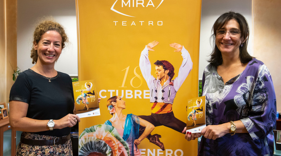 La alcaldesa y la concejal de Cultura presentando esta nueva temporada