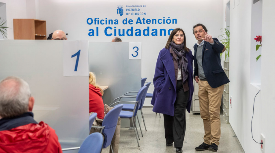 La alcaldesa visita la OAC de Padre Vallet