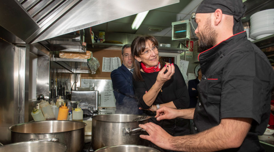 La alcaldesa en Pozuelo de cuchara