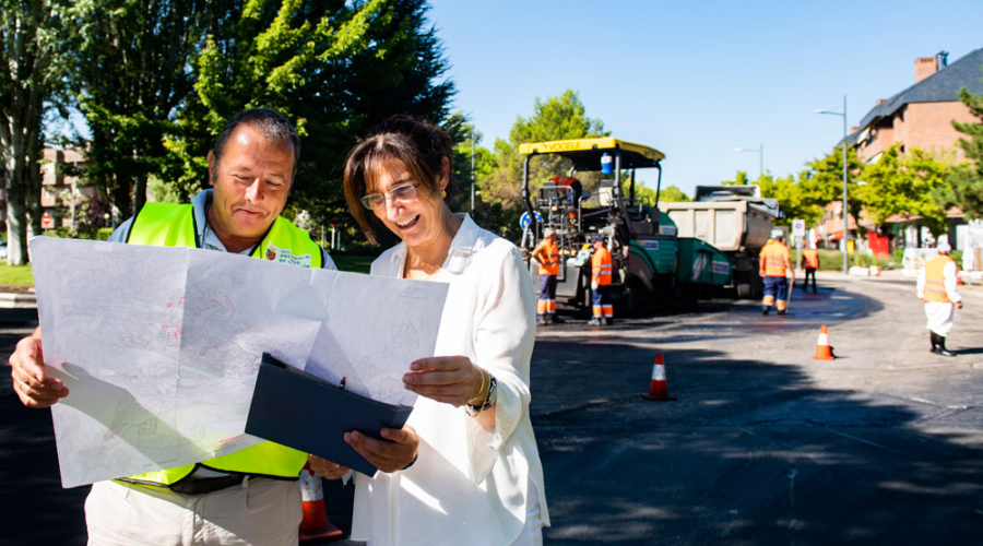 La alcaldesa visita la operación asfalto anterior