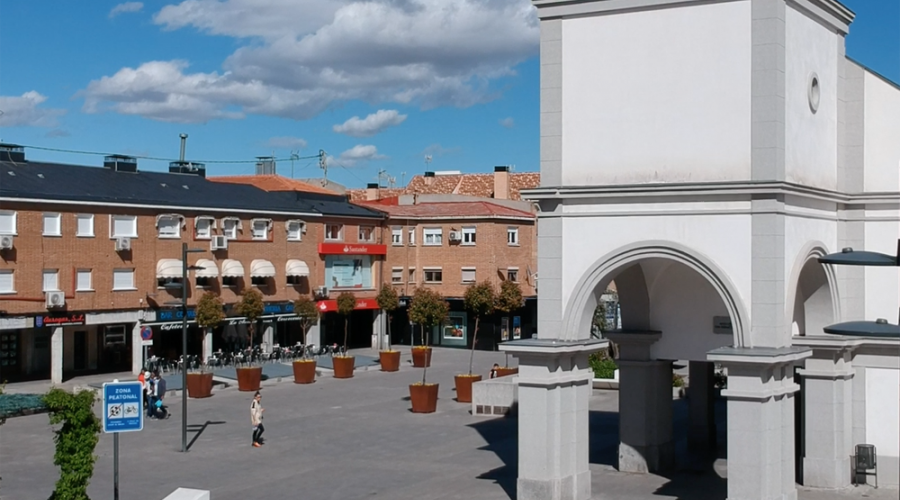 El Ayuntamiento da un paso más en la mejora del centro de Pozuelo con la próxima instalación de una cubierta textil en la Plaza del Padre Vallet
