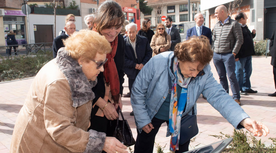 Inauguración de la plaza en honor al a empresa Llorente