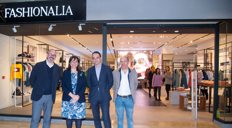 La alcaldesa visita la nueva tienda Fashionalia en el Zielo