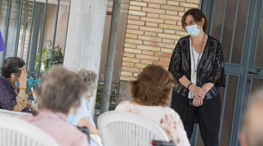 La alcaldesa visita la residencia Atalaya del municipio
