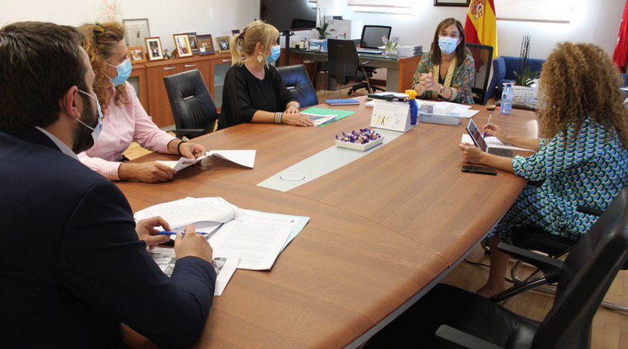 La alcaldesa junto a algunos de los concejales