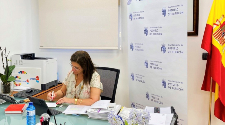 La alcaldesa en la reunión de la FEMP