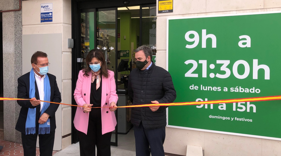 La alcaldesa inaugura Carrefour exprés en el centro de Pozuelo