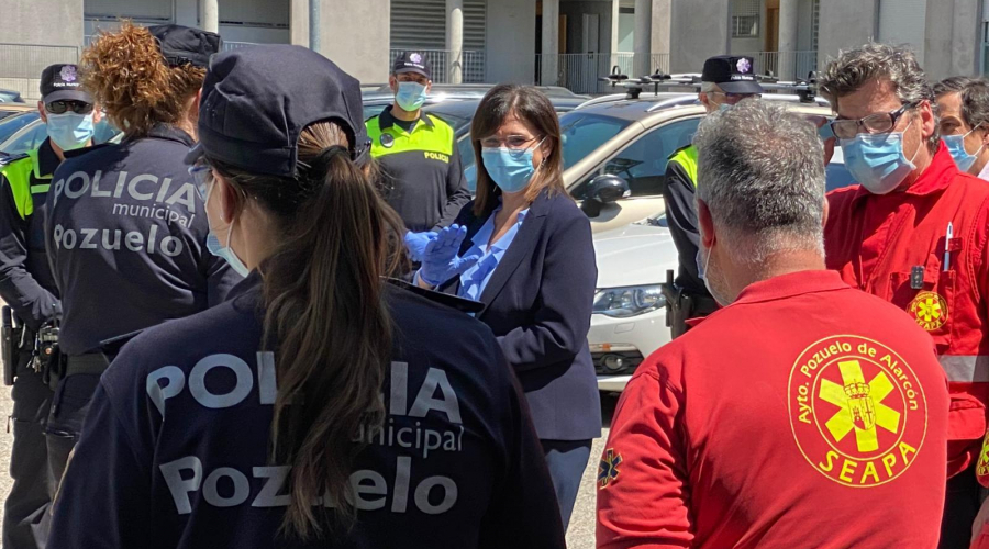 Alcaldesa con Policía Municipal