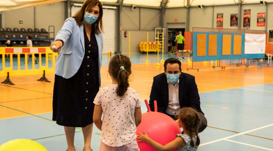 Alcaldesa visita colonias deportivas