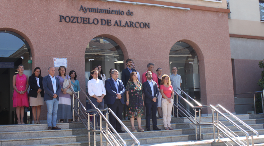 Minuto de silencio a las puertas del Ayuntamiento 