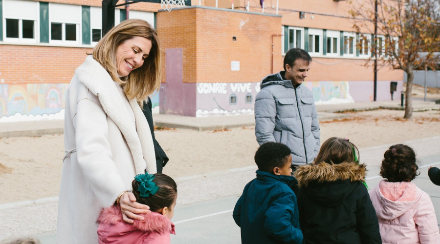 La alcaldesa visita uno de los colegios de Pozuelo de Alarcón