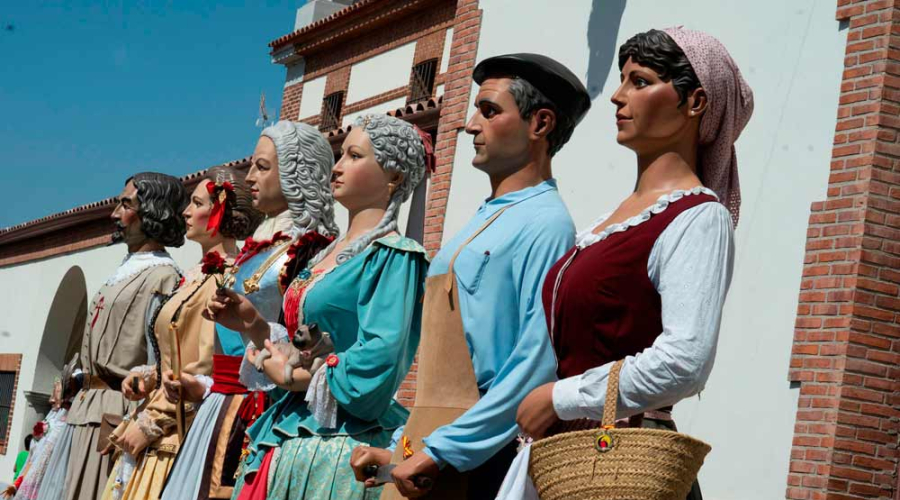 Comparsa Gigantes y Cabezudos