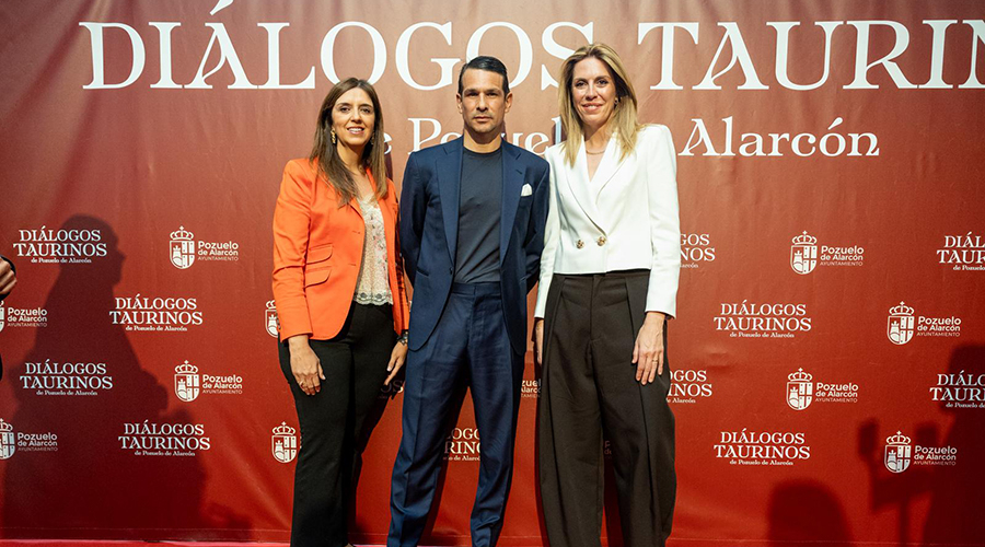 La alcaldesa y acompañantes fotocol