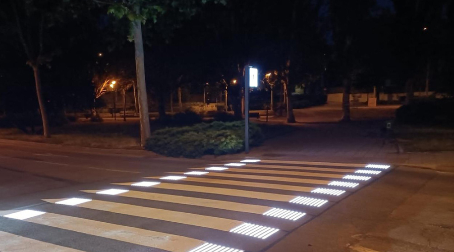 Pasos de cebra inteligentes e iluminados