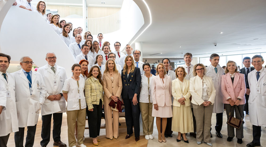 La alcaldesa junto a la Infanta Elena en la inauguración del Hospital Memorial Publio Cordón
