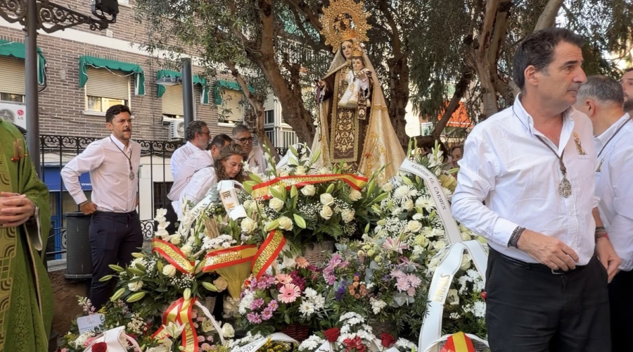 Ofrenda a la Virgen del Carmen