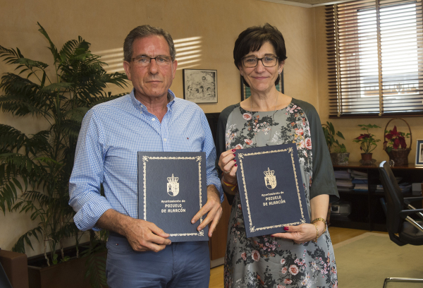 La alcaldesa con el presidente de la asociación