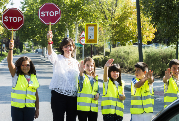 La alcaldesa en la actividad de calmado de tráfico