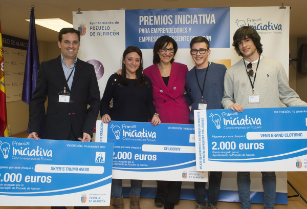 La alcaldesa de Pozuelo, con los premiados
