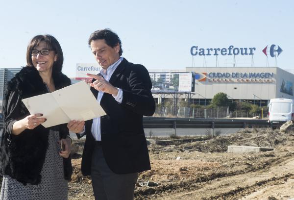 La alcaldesa visita las obras con el concejal de obras