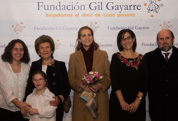 La alcaldesa de Pozuelo de Alarcón, Susana Pérez Quislant, junto a la Infanta Elena en el concierto solidario de la Fundación Gil Gayarre