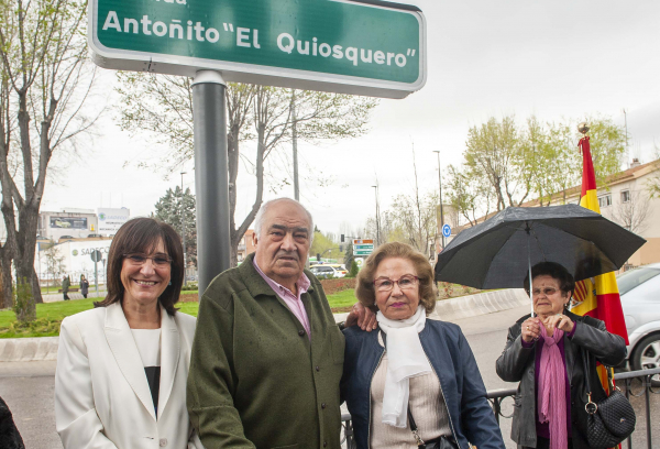 Inauguración de la rotonda Antoñito el Quiosquero