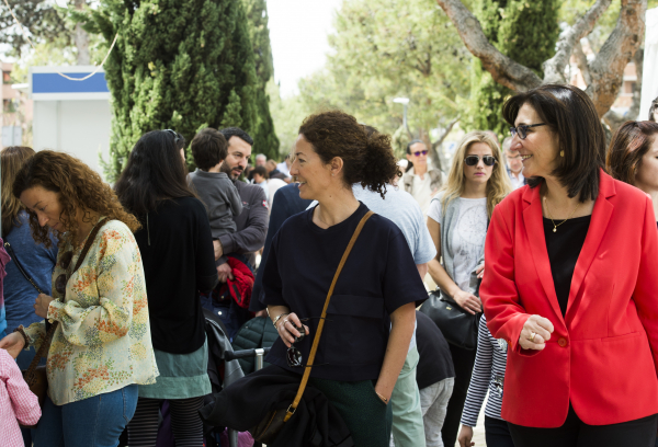 La alcaldesa y la concejal de Cultura visitaron la Feria