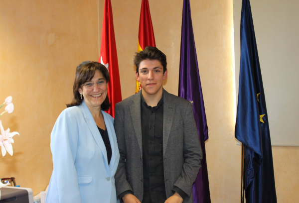 La alcaldesa felicita al estudiante de Pozuelo que participará en la próxima Olimpiada Iberoamericana de Biología que se celebrará en Ecuador