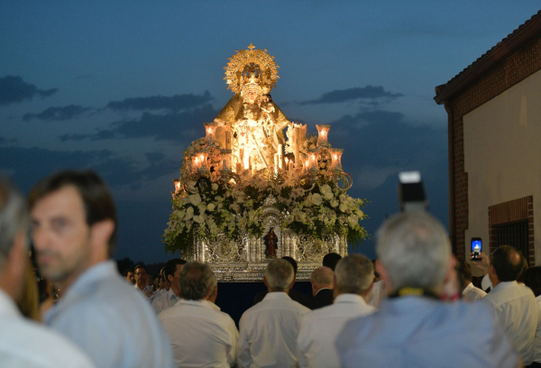 La procesión de la Virgen por las calles de la ciudad