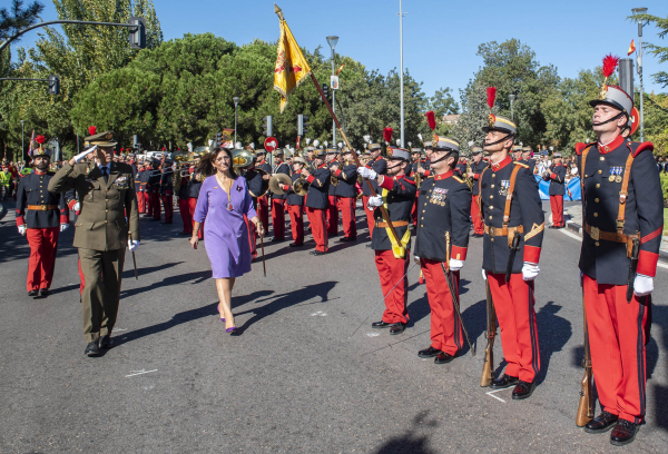 Desfile celebrado en honor a la Bandera