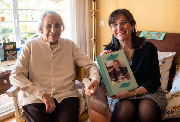 La alcaldesa felicita a una vecina centenaria