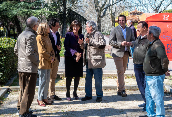 La alcaldesa de Pozuelo de Alarcón Visita las pistas de petanca disponibles en el municipio