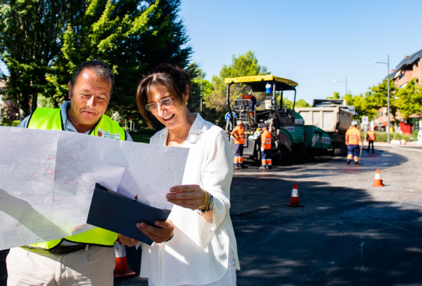 La alcaldesa visita la operación asfalto anterior