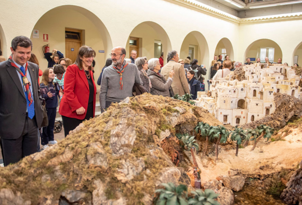La alcaldesa en la inauguración del Belén del Ayuntamiento