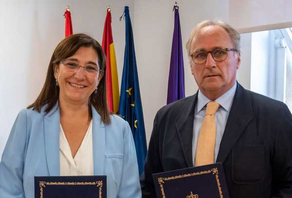 La alcaldesa, Susana Pérez Quislant junto al portavoz de VOX Juan José Aizcorbe